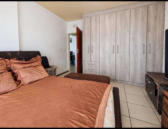 2 BEDROOM FLAT FOR SALE IN THREE RIVERS